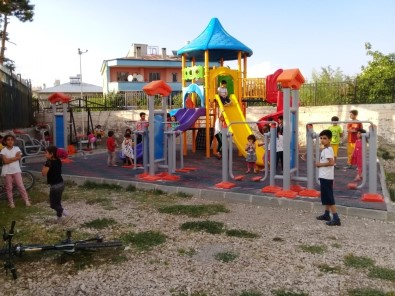 Tuşba Belediyesi'nden Her Kırsal Mahalleye Bir Çocuk Oyun Grubu