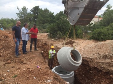 Akbük'te Kanalizasyon Çalışmaları Devam Ediyor