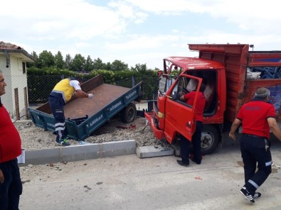 Isparta'da Trafik Kazası Açıklaması 3 Yaralı