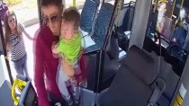 Kaza Yapan Anne Ve Bebeğini Halk Otobüsüyle Hastaneye Götürdü