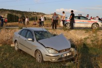 EVLİYA ÇELEBİ - Kütahya'da Midibüs İle Otomobil Çarpıştı Açıklaması 1 Ölü, 1 Yaralı