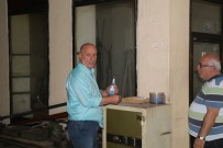 ELEKTRİK BORCU - Mum Işığında Müşteri Bekliyorlar