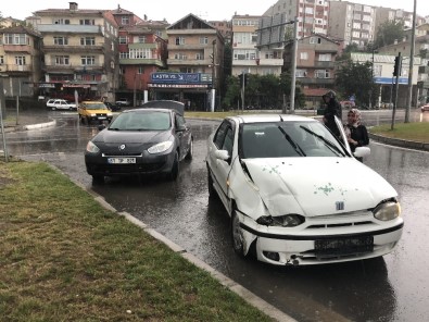 Şiddetli Yağmur Kazayı Da Beraberinde Getirdi Açıklaması 2 Yaralı