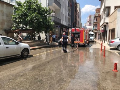 Sinop Belediyesi Ekipleri Caddeleri Yıkıyor