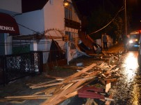 Tekirdağ'da Şiddetli Fırtına Açıklaması Ağaçlar Devrildi, Çatılar Uçtu