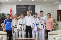 KOCAPıNAR - Başkan Kayda'dan Başarılı Judoculara Hediye
