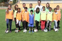 BAYAN FUTBOL TAKIMI - Erzincan'da Kızlar Futbolla Tanışıyor