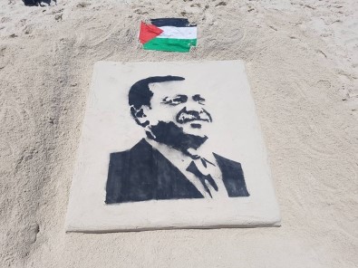 Filistinli Gazi, Cumhurbaşkanı Erdoğan'ın Resmini Gazze Sahiline Çizdi