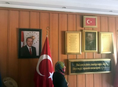 Isparta'da Seçim Günü Cumhurbaşkanı Erdoğan'ın Okuldaki Portresinin İndirilmeye Çalışıldığı İddiası