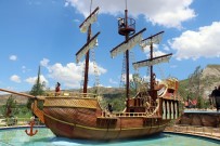 KARAYIP KORSANLARı - Karayip Korsanları, Sivas'a Demir Attı