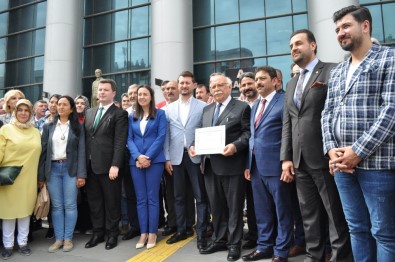 AK Parti Eskişehir Milletvekili Nabi Avcı Mazbatasını Aldı