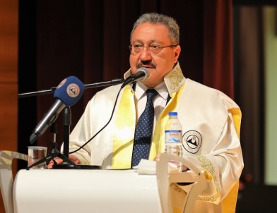 ERÜ Uygulamalı Bilimler Yüksekokulu İlk Mezunlarını Verdi