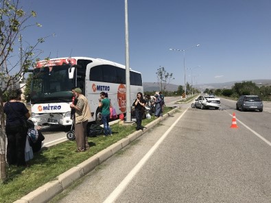 Erzincan'da Trafik Kazası Açıklaması 2 Yaralı