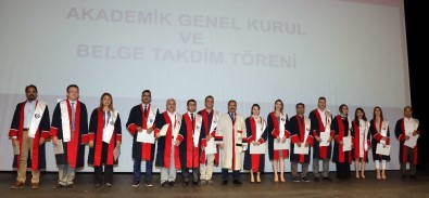 GAÜN'de 113 Akademisyene Belgeleri Törenle Verildi
