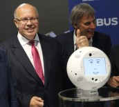 ROBOT - Tesla, Uzaya İlk Kişisel Yapay Zeka Destekli Robotu Fırlattı