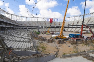 Vali Demirtaş, Adana Şehir Stadyumu'nda İncelemelerde Bulundu