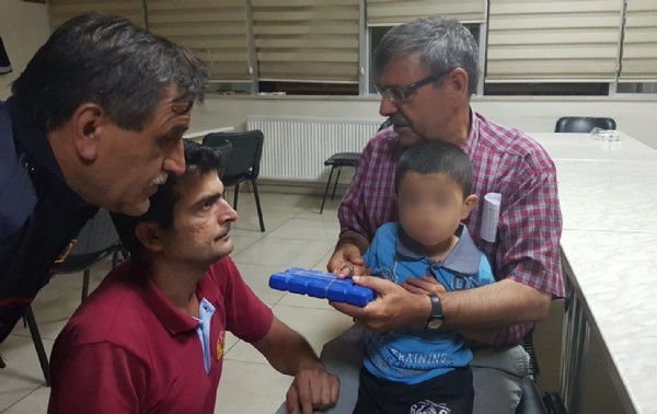 Bak şu yaramazın yaptığına!