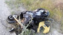 Aksaray'da Motosiklet Otomobile Çarptı Açıklaması 1 Ölü, 1 Yaralı