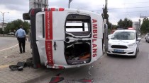 SAĞLIK ÇALIŞANI - Ambulans İle Otomobil Çarpıştı Açıklaması 4 Yaralı