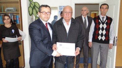 Annesinin Ölüm Tarihinde Vefat Etti