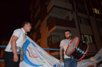 YILDIZ TİLBE - Sesini Duyan Balkona Çıkıyor