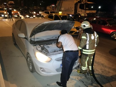 Beyoğlu'nda Seyir Halindeki Araç Alev Aldı