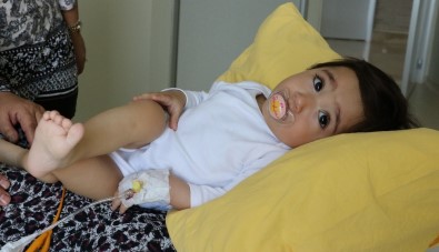 Böbreğinde Taş Olan 1 Yaşındaki Bebeğe 'Hassas' Operasyon