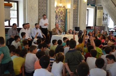 Denizli'de Kur'an Kursları, 'Camide Çocuk Sesi, Vatanımın Neşesi' Sloganıyla Açıldı