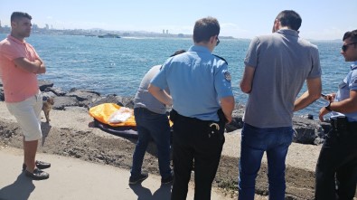 İstanbul'da Denizde Erkek Cesedi Bulundu