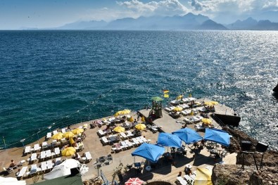 Kabotaj Bayramı'nda Erenkuş Plajı'na Mavi Bayrak