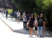 YKS'de 15 Dakikaya Takılan Öğrenci Açıklaması 'Şaka Mı Bu?'