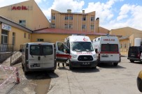 KAÇAK GÖÇMEN - Ağrı'da Minibüs Devrildi Açıklaması 37 Kaçak Göçmen Yaralı
