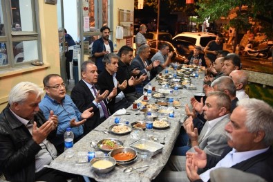 Başkan Böcek, Geyikbayırı'nda İftar Yemeğine Katıldı