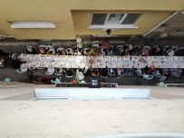 İFTAR SOFRASI - Bursa'da Çıkmaz Sokakta 50 Metrelik İftar Sofrası Kuruldu