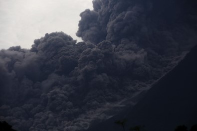 Guatemala'da Volkan Patlaması Açıklaması 25 Ölü