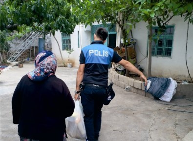 Kahta'da Polis Ekipleri Ramazan Yardımı Dağıttı