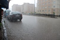 SAĞANAK YAĞMUR - Sağanak Yağış Erzurum'da Hayatı Felç Etti