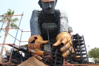 Bu Heykelleri Gören Dönüp Bir Daha Bakıyor