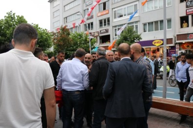 HDP'liler İle Karşıt Görüşlü Grup Cadde Ortasında Birbirine Girdi