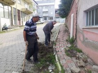 KÖY MUHTARI - İmece Usulü Bayram Temizliği