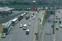 İNŞAAT ASANSÖRÜ - Kaldırımda Beklerken Üzerine Asansör Düştü