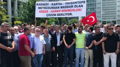 Minibüsçüler, İBB Önünde Eylem Yaptı