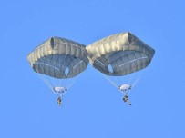 ÖZEL KUVVETLER KOMUTANLIĞI - Özel Kuvvetlerden 'Statik Paraşüt Atlayışı'