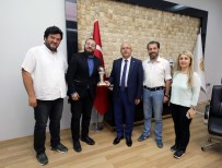 ŞEHİR TİYATROSU - Afyonkarahisar Belediye Şehir Tiyatrosu'ndan Büyük Başarı