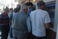 ÇALıŞMA VE SOSYAL GÜVENLIK BAKANLıĞı - Emekliler Bayram İkramiyelerini Almaya Başladı