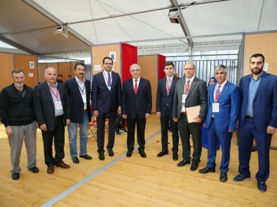 Fransa'da İlk Oylar Kullanılmaya Başlandı