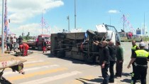 OSMAN KıLıÇ - Kars'ta Otomobil Askerleri Taşıyan Midibüse Çarptı Açıklaması 16 Yaralı