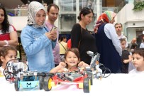 İNSANSI ROBOT - Kocaeli Bilim Merkezi Ve Kağıt Müzesi'ne Yoğun İlgi