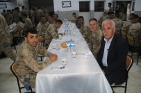 ABDULSELAM ÖZTÜRK - Mehmetçik Ve Halk Aynı Sofrada İftar Açtı