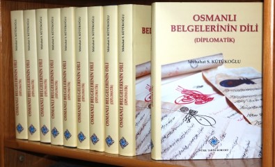 Osmanlı Belgelerinin Dili 4. Baskısıyla Okurlarla Buluştu